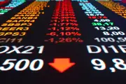Ibovespa cai 1% no último pregão de junho com juros e dólar em alta
