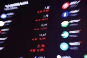 Ibovespa cai com petróleo e ignora NY; Petrobras recua mais de 2%