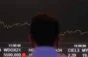 Ibovespa cai com Petrobras e Vale; C&A dispara 8,87%