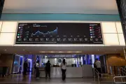 Ibovespa futuro cai com cautela internacional e dados eleitorais