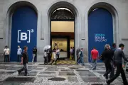 Ibovespa oscila perto da estabilidade com tensões no Oriente Médio