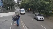Idosa cai e bate a cabeça após assalto frustrado em São José