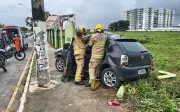 Idoso e adolescente feridos em acidente de carro em Aracaju