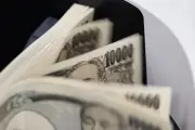 Iene atinge menor nível em 37 anos e alerta intervenção do Japão