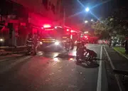 Incêndio atinge comércio em Volta Redonda e interdita rua