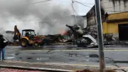 Incêndio de grandes proporções atinge loja de pneus em Volta Redonda