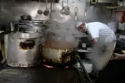 Incêndio no Café Lamas: Tradição Carioca Resiste