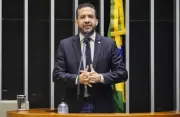 Janones diz que 'vale tudo para salvar a democracia' em palestra do PT