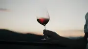 Jantar à luz de velas e tour em vinícola de Teresópolis para o Dia dos Namorados