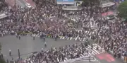 Japoneses invadem Shibuya após goleada no milésimo jogo da Copa