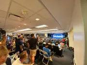Japoneses lotam coletiva de Ancelotti e Fifa pede para verem pela TV