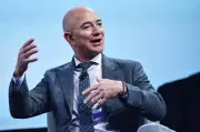 Jeff Bezos quer transferir indústrias poluentes para a Lua
