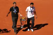 Jogadores do PSG celebram título da Champions em Roland Garros