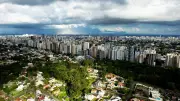 Jogo do Brasil altera rotina em Curitiba; escolas funcionam normalmente