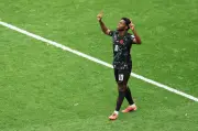 Jonathan David marca hat-trick e iguala Messi na artilharia da Copa