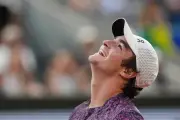 João Fonseca vira sobre Djokovic e avança em Roland Garros