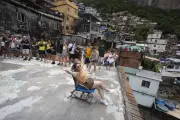 Jornais britânicos destacam boom turístico na Rocinha com vídeos de drones
