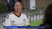Jovem mexicana fã de Neymar ganha ingresso para a Copa com embaixadinhas