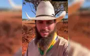Jovem percorre 500 km montado em mula para pagar promessa em Trindade