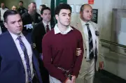 Julgamento de Luigi Mangione é adiado para 2027 após incidente em elevador