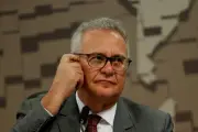 Justiça manda Renan Calheiros retirar post sobre Arthur Lira