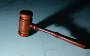 Juízes e procuradores aprovam parcelamento de férias em 12 vezes