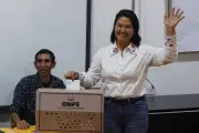 Keiko Fujimori lidera apuração no Peru com vantagem de 33 mil votos