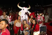 Ladainha de Santo Antônio: fé e rosas marcam cortejo do Garantido
