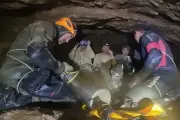 Laos suspende buscas por dois homens presos em caverna inundada