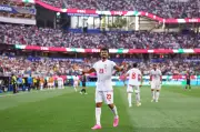 Lateral iraniano de 36 anos supera Messi em ranking da Fifa