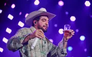 Álcool em shows: impacto na voz, performance e imagem dos artistas
