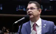 Líder do PL na Câmara aciona embaixada dos EUA após TSE mandar remover vídeo sobre PT e facções