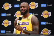 LeBron James deixa Lakers após oito temporadas e título de 2020