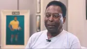 Leilão de itens de Pelé ultrapassa R$ 38 milhões; camisa de 1958 é destaque