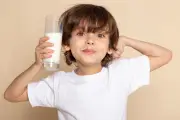 Leite faz bem ou mal para crianças? Especialista responde