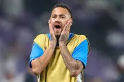 Lesão de Neymar divide opiniões na web entre apoiadores e haters