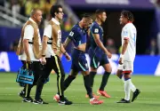Lesão de Raphinha não é grave, mas volta depende do Brasil na Copa