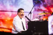 Lionel Richie adia shows após problema de saúde interromper apresentação