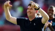 Liverpool acerta com Iraola dias após demitir técnico campeão inglês