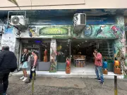 Loja de souvenirs é invadida na Lapa; criminosos levam R$ 10 mil