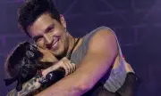 Luan Santana faz chá revelação de fã grávida em show no Paraná