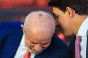 Lula conclui radioterapia para câncer de pele no couro cabeludo