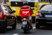 Lula lança crédito de até 100% para moto de entregador