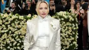 Madonna revela desgaste no joelho por uso de salto alto; médico explica