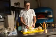 Maior pizzaiolo do Brasil, André Guidon é intolerante à lactose e cria queijos premiados