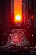 Manhattanhenge: fenômeno solar ilumina ruas de Nova York