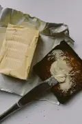 Manteiga ou margarina? Cientista explica diferenças químicas sutis