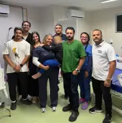 Maqueiro salva criança autista de 6 anos após queda em rio em Araruama