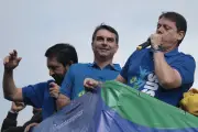 Marcha para Jesus vira embate político entre Flávio Bolsonaro e Lula