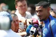 Maxence Lacroix pagará pizzas para cidade natal na Copa